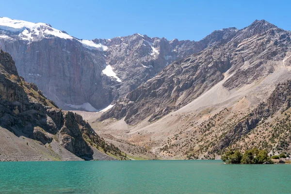 Θέα Στην Περιοχή Pamir Και Ειρηνική Κατασκήνωση Στη Λίμνη Kulikalon — Φωτογραφία Αρχείου