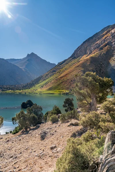 Vista Cordillera Pamir Camping Tranquilo Lago Kulikalon Las Montañas Fann — Foto de Stock