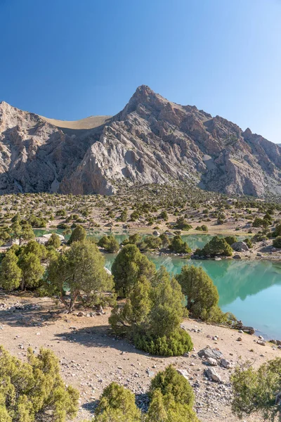 Vista Cordillera Pamir Camping Tranquilo Lago Kulikalon Las Montañas Fann — Foto de Stock