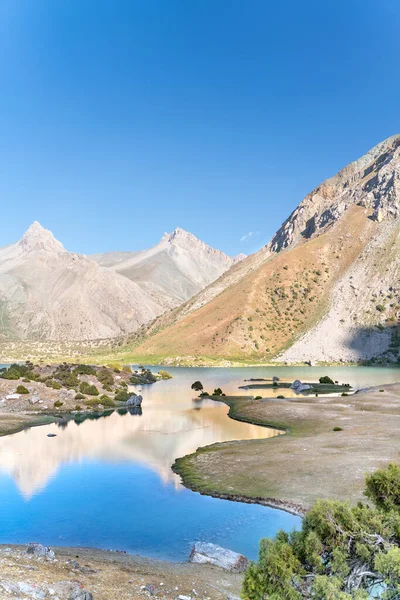 Vista Cordillera Pamir Camping Tranquilo Lago Kulikalon Las Montañas Fann — Foto de Stock
