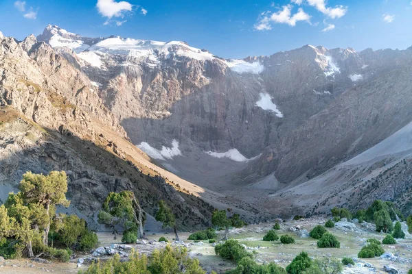 Θέα Στην Περιοχή Pamir Και Ειρηνική Κατασκήνωση Στη Λίμνη Kulikalon — Φωτογραφία Αρχείου