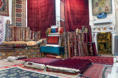 Buhara 'daki eski halı pazarı.