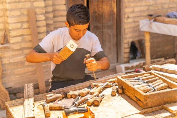 Young Wood Masters Work — Stock Photo, Image