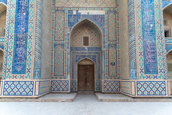 Κύρια Είσοδος Του Mirzo Ulughbeg Madrasa Στη Bukhara — Φωτογραφία Αρχείου