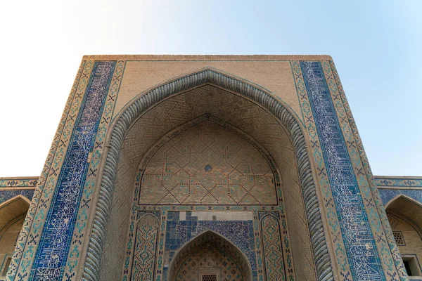 Hoofdingang Van Mirzo Ulughbeg Madrasa Bukhara — Stockfoto