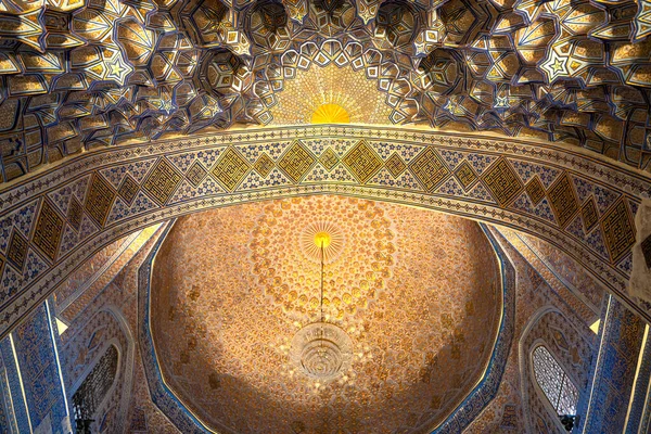 Özbekistan 'daki eski Özbek mezarı Amir Temur maqbarasi' nin, Gori Amir 'in dışı..