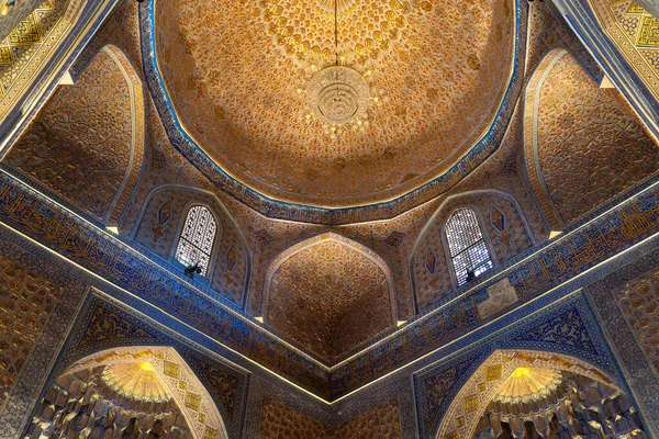Özbekistan 'daki eski Özbek mezarı Amir Temur maqbarasi' nin, Gori Amir 'in dışı..