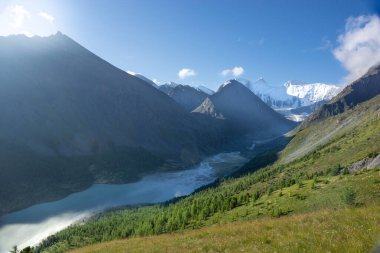 Altai Dağları 'ndaki Belukha Dağı manzarası