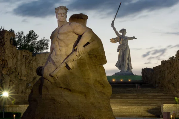 Estatua Patria Llama Mamayev Kurgan Estatua Del Soldado Con Arma —  Fotos de Stock