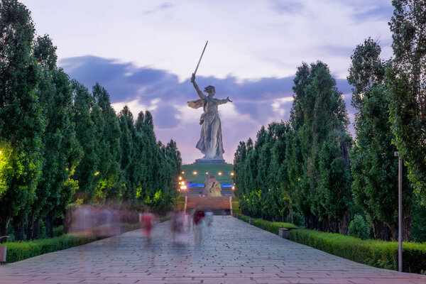 Памятник "Родина зовет" на Мамаев Курган
