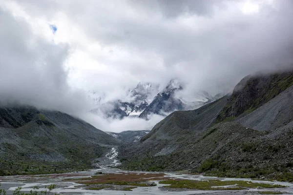 Belukha Dağına Giden Yol — Stok fotoğraf