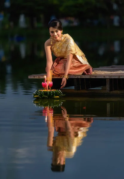 Loy Krathong hagyományos fesztivál — Stock Fotó