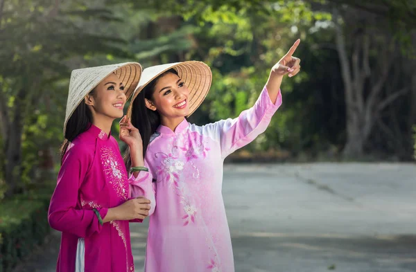 Vietnami hagyományos lán portréja — Stock Fotó