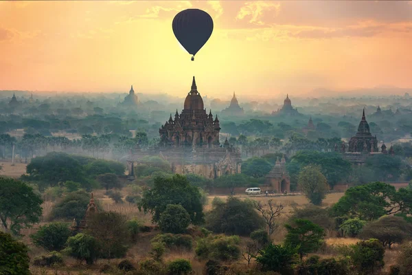 Oude tempels in zakjes, myanmar — Stockfoto