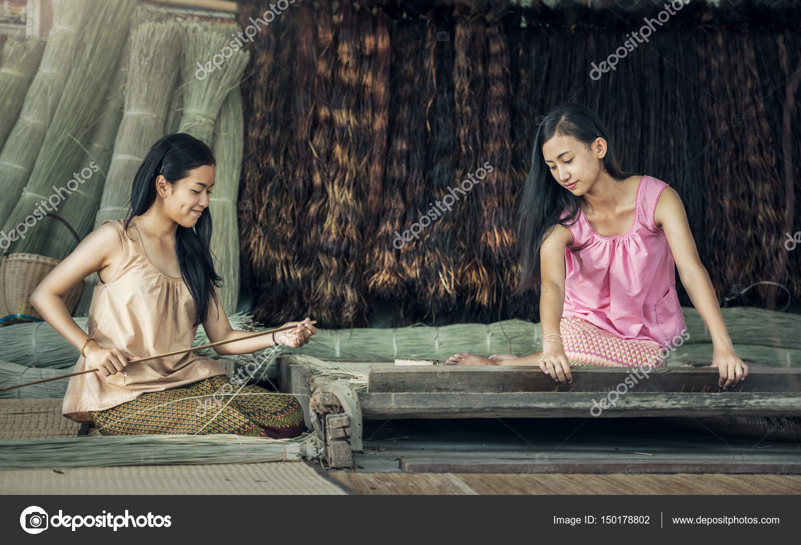 Girls thai working Thai Dating
