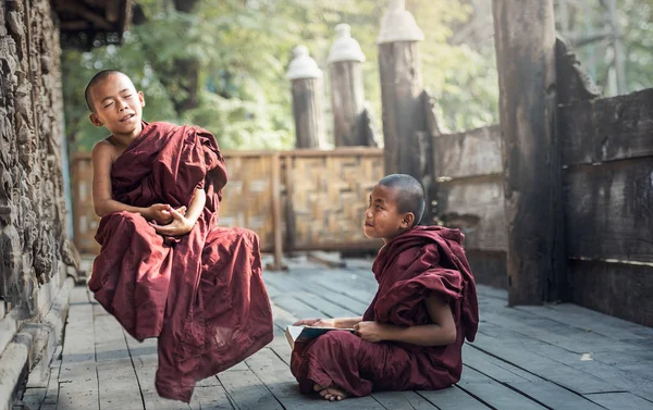 Buddhistický Novic Chrámu Myanmar — Stock fotografie