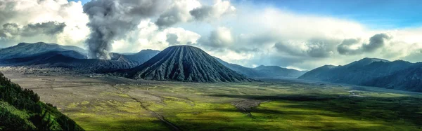 Vulcão Mount Bromo, Java Oriental, Indonésia . — Fotografia de Stock