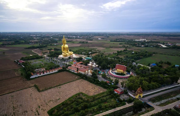 Wielki złoty posąg Buddy w świątyni Tajlandia/Wat Maung, Prowincja Ang Thong, Tajlandia. — Zdjęcie stockowe