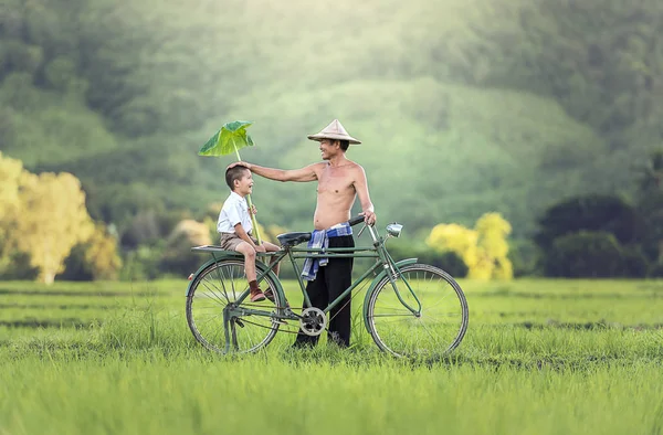 Biker familj far och son — Stockfoto