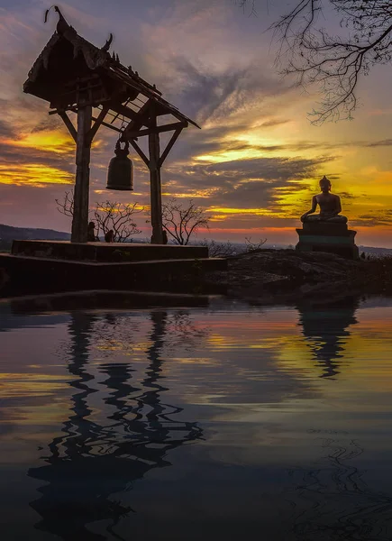 Buddha szobor, naplemente — Stock Fotó