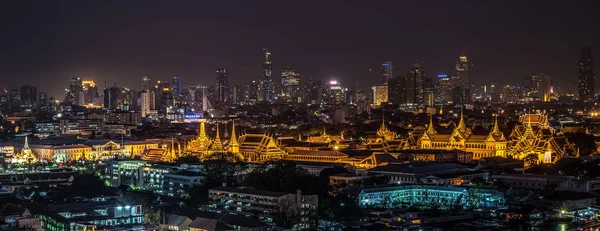 Thajsko Grand palace a Wat phra kaew v noci — Stock fotografie