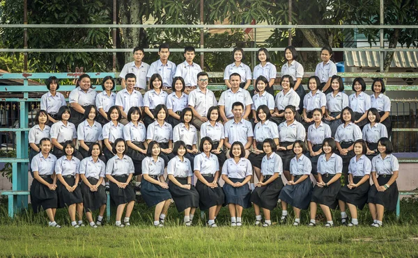 학교에서 알 수 없는 학생 들, 태국에서 교육 교육의 사역을 통해 태국 정부에 의해 제공 됩니다.. — 스톡 사진
