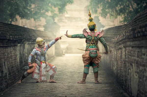 Khon es el arte tradicional de danza drama de tailandés enmascarado clásico —  Fotos de Stock