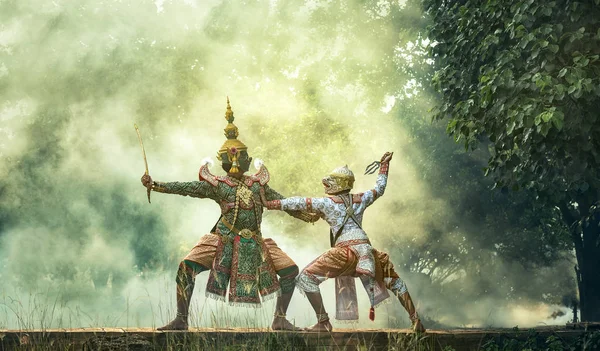 Khon est un art dramatique traditionnel de danse thaïlandaise classique masqué — Photo