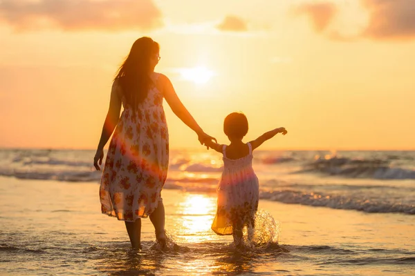 Mère avec sa fille — Photo