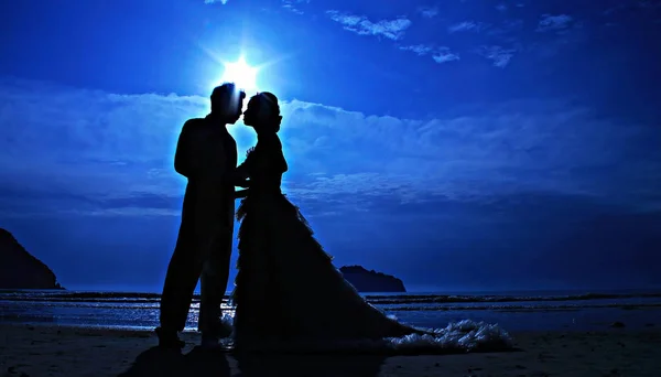 Silhouette Paar Liebe und Romantik — Stockfoto