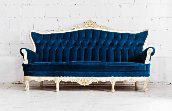 Blue classical style sofa in vintage room — стоковое фото