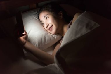 Kadın cep telefonu kullanımı