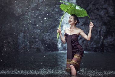 Asyalı seksi kadın banyo