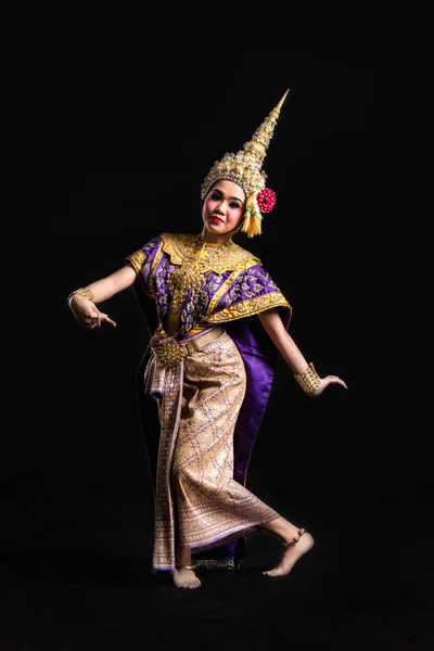 Khon zeigen asiatische Frau in traditioneller thailändischer Tracht — Stockfoto