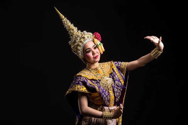 콘 타이의 전통 의상에서 아시아 여자 보기 — 스톡 사진