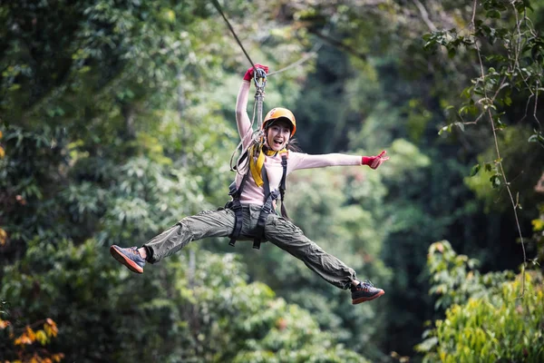 Woman Tourist Wearing Casual Clothing On Zip Line — Stock Photo, Image