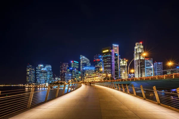 Chodník do města, panoráma Singapuru — Stock fotografie