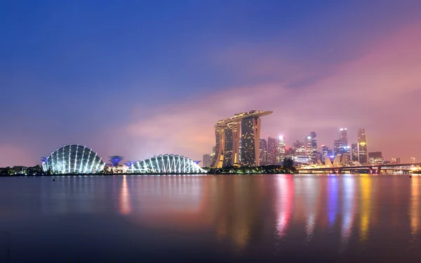 Singapore skyline della città al crepuscolo — Foto Stock