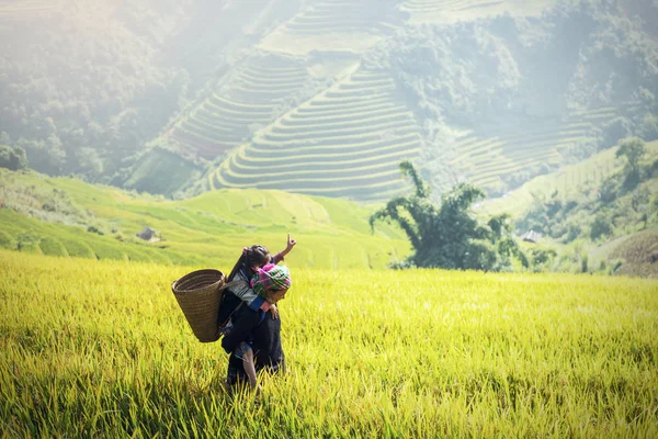 Moeder en dochter Hmong — Stockfoto