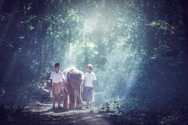 Studente Piccolo Asiatico Ragazzo Ragazza Campagna Thailandia — Foto Stock