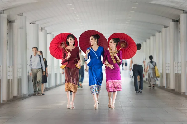 Gyönyörű Ázsiai Utazik Bangkok Thaiföld — Stock Fotó