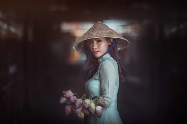 Mooie Vrouw Met Vietnam Cultuur Traditionele Jurk Traditionele Kostuum Vintage — Stockfoto