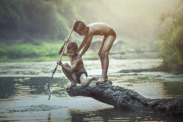 Niño Pescando Río —  Fotos de Stock