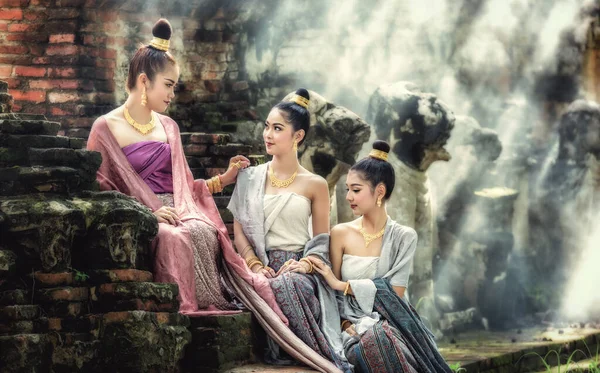Vacker Thailändsk Flicka Thailändsk Traditionell Kostym — Stockfoto