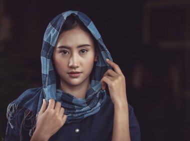 Taylandlı kadın, Tayland kırsalında.