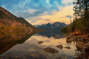 Dağ manzarası, göl manzarası, Kazakistan