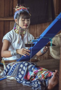 Shan State; Myanmar - 23 Eylül 2019: Uzun boyunlu Karen. The Zürafa kadınları