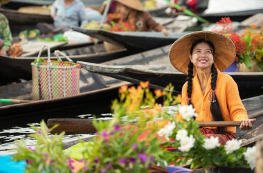 Sabah Inle Gölü 'nde yüzen pazar, Shan State, Myanmar