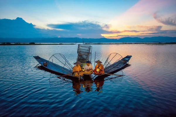 Los Pescadores Que Trabajan Por Mañana Ubicación Inle Lake Myanmar — Foto de Stock