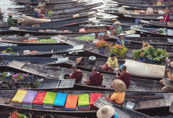 Estado Shan Myanmar Septiembre 2019 Mercado Flotante Por Mañana Lago — Foto de Stock